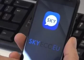 U zbuluan nga bisedat në “Sky”, zbardhen emrat e shqiptarëve të arrestuar nga anti-mafia në Itali