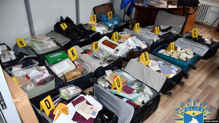 Prishtinë/ Policia e Kosovës zbulon një laborator për falsifikimin e dokumenteve