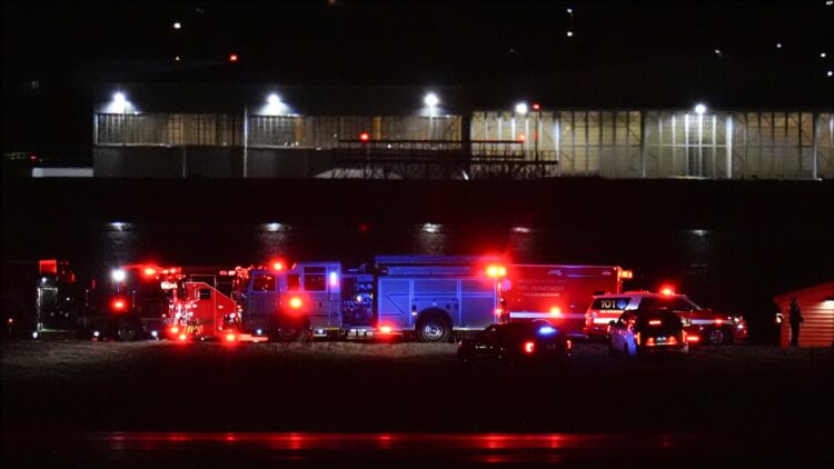 SHBA/ Avioni me 64 persona përplaset me helikopterin e ushtrisë, raportohet për dhjetëra viktima