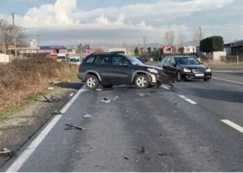 Aksident i rëndë në aksin Lezhë-Milot, dy makina përplasen me autobusin e nxënësve