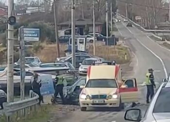 Përplasen dy automjete pranë mbikalimit të Patokut, plagosen dy persona