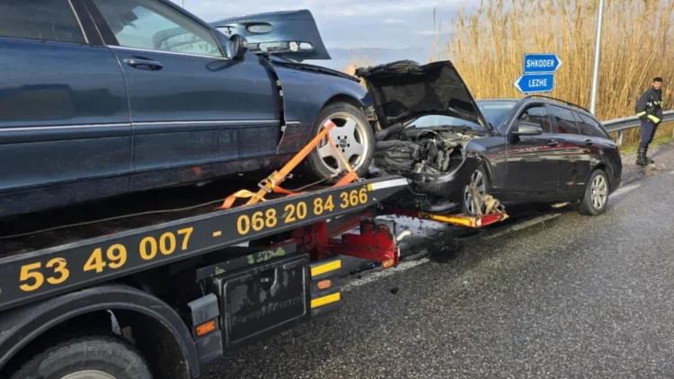 Aksident në aksin rrugor Lezhë- Shkodër, plagoset drejtuesja e një prej automjeteve