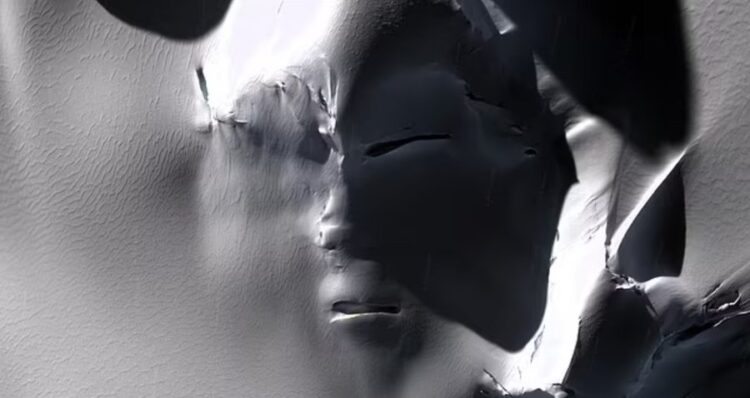 Fytyra e alienit shfaqet në Antarktidë