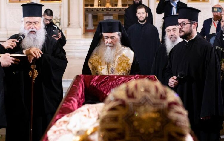 Ceremoni mortore për Anastas Janullatos, besimtarët i japin sot lamtumirën e fundit Kryepeshkopit