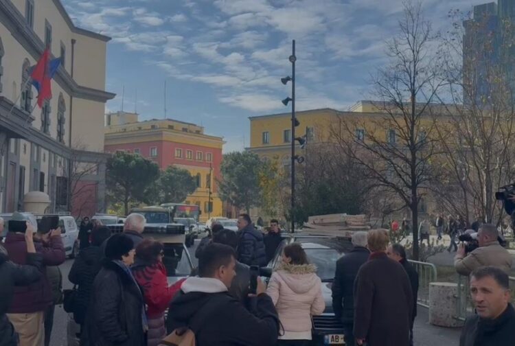 Protesta para Bashkisë së Tiranës, 5 zyrtarë të opozitës nën hetim