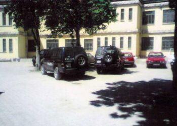 U arrestua për ngacmim seksual të 15-vjeçarit, lihet në qeli babai i 3 fëmijëve