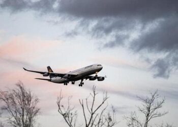 Panik në ajër/ Avioni nuk arrin të ulet në Tiranë dhe kthehet në Bari: Kemi pak karburant!