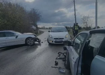 Aksident i rëndë në Fier, plagosen dy drejtuesit e mjeteve