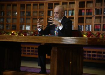 Edi Rama mbledh sot drejtuesit politikë, zbardhet arsyeja