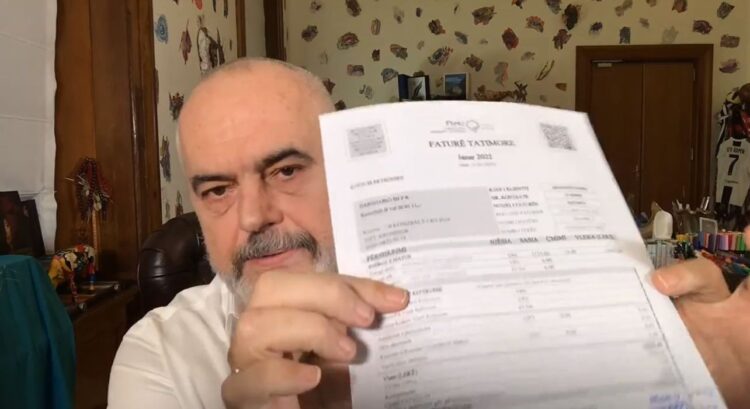 Audituesit e pavarur: Mali i borxheve të OSHEE kërcënon vijimësinë e kompanisë