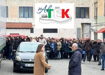 Punëtorët e fasonerisë “Altek” dalin në protestë: Po na shkelen të drejtat!