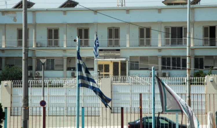 Greqi, kontrolle në Burgun e Koridhalos, zbulohen thika e celularë në qelitë e 4 shqiptarëve