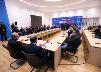 Berisha-deputetëve: Shkoni në takime me diasporën! Shpenzimet nga xhepi juaj se nuk kemi buxhet