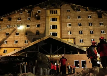 Turqi/ Zjarri në resortin e skive, rritet në 76 numri i të vdekurve. Arrestohen 9 autorë të dyshuar