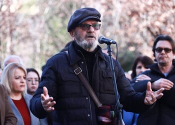 Aktori Malkaj para Bashkisë: Atdheu është shitur copë-copë, ju martë mortja o qelbësira!