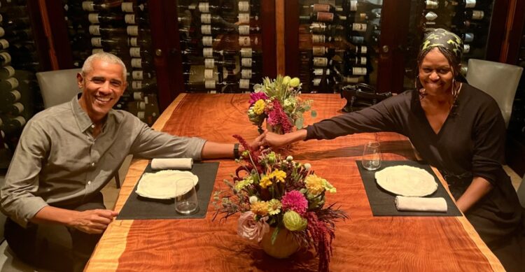 Barack Obama ‘vulos’ thashethemet për tradhti e divorc, publikon foto me Michelle: Të dua!