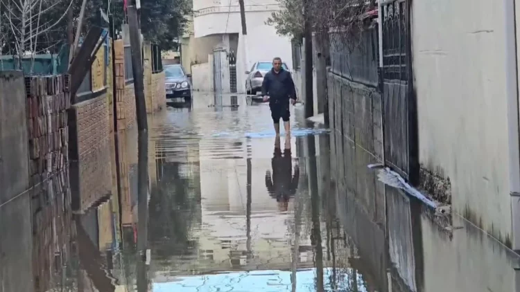 Uji po tërhiqet nga rrugët dhe banesat në Durrës, por lë pas dëme të mëdha për dhjetëra familje