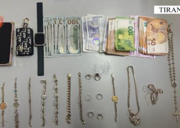 Rekrutonte vajza të huaja për prostitucion, prangoset 40-vjeçarja turke në Tiranë