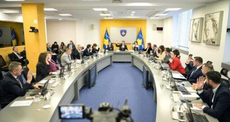 Qeveria e Kosovës miraton rritjen e pensioneve, kategoritë që përfitojnë