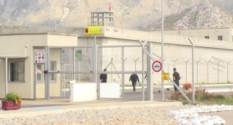 E rëndë në burgun e Reçit, vetëvritet një person