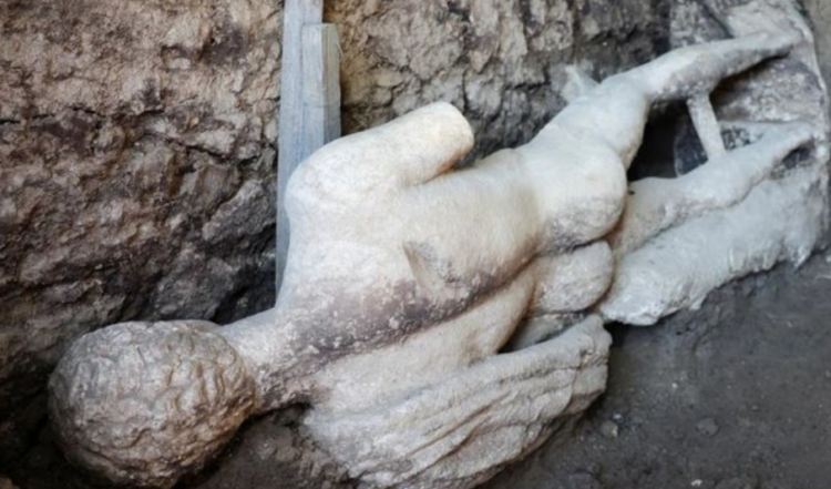 Një diamant përbindësh, buzëkuq i lashtë dhe afreske erotike romake: 15 zbulime të jashtëzakonshme të 2024