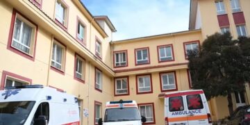 U nda me bashkëmoshataren, 15-vjeçari tenton t’i japë fund jetës
