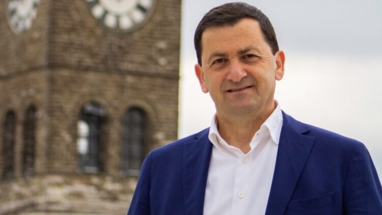 Tërbaçi pret asfaltimin, Tavo bën pazarin e 3 miliardë lekëve me Xhavit Ismailin dhe Arben Avdulin