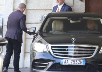 Eskorta e Ramës ‘sebep’ për aksident/ arrestohet për tentativë vrasje i riu që përplasi policin me makinë