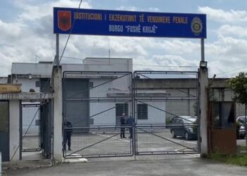 Tërmetet në Santorini, Mitsotakis viziton ishullin grek: Po përgatitemi për më të keqen