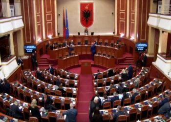 Përplasja në Kuvend, shtyhet për seanca plenare