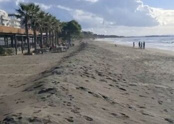 Alarmi i ekspertëve: Deti Adriatik po përparon me shpejtësi në bregdetin shqiptar