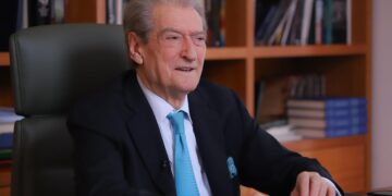 Antimitingu në mbështetje të Veliajt, Berisha: Ka ndodhur vetëm në Kolumbinë e Eskobarit