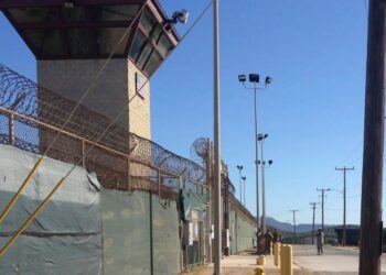 Nis zbatimi i planit të Trump, emigrantët e paligjshëm nga SHBA dërgohen në Guantanamo