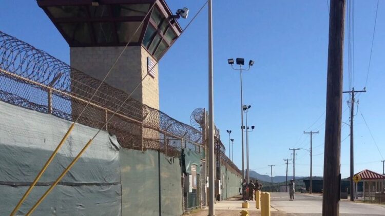 Nis zbatimi i planit të Trump, emigrantët e paligjshëm nga SHBA dërgohen në Guantanamo