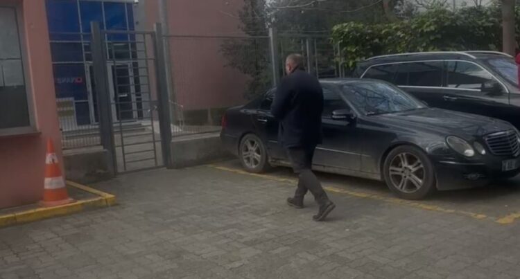 Ish-drejtori i Bashkisë së Tiranës, Enton Punavija paraqitet përsëri në  SPAK