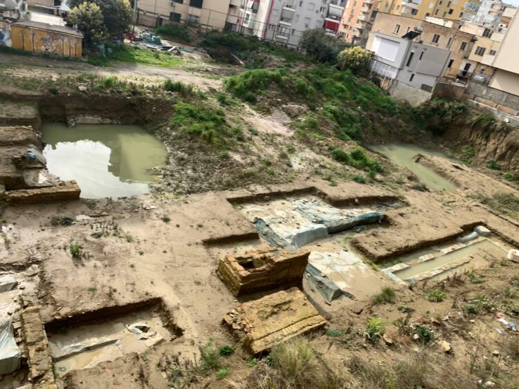 Zbulimi i një vile antike pezullon rindërtimin e shkollës në Durrës