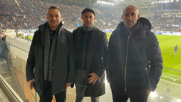 Silvinjo dhe stafi teknik i Kombëtares ndjekin ndeshjen Atalanta–Bologna, takohen me Berat Gjimshitin