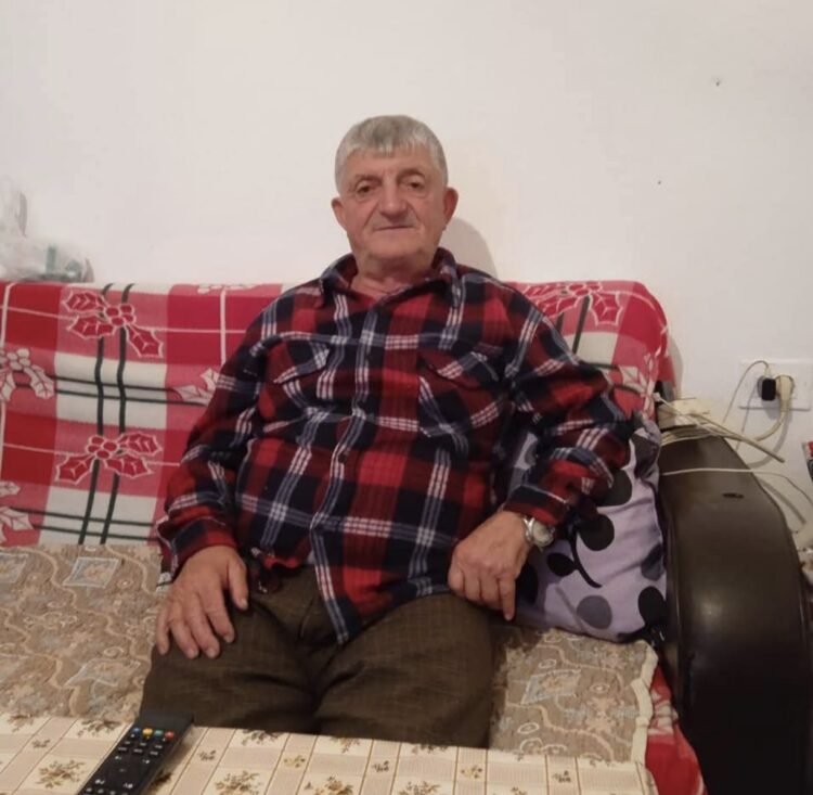 Vrau të birin me thikë, 74-vjeçari: Nuk doja ta vrisja! Me djalin kisha konflikte se…