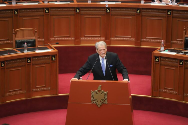 Berisha: Si mund të mbrohet një njeri që ka vjedhur 130 milionë euro për një djegës që nuk ekziston?