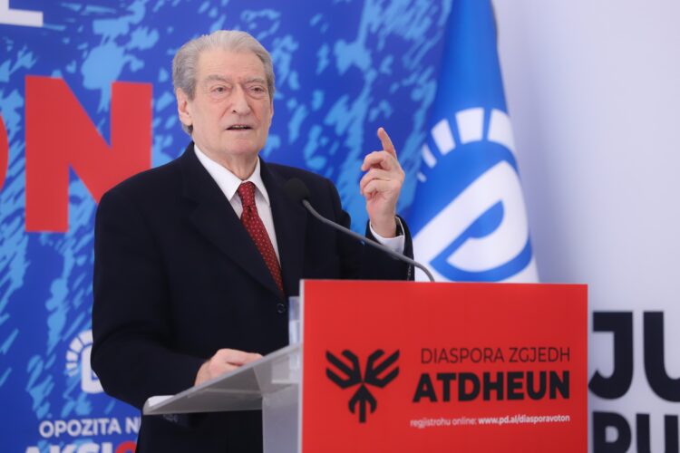 Dy deputetë u tërhoqën nga gara e primareve, Berisha: Ata kanë besimin tim për çdo iniciativë