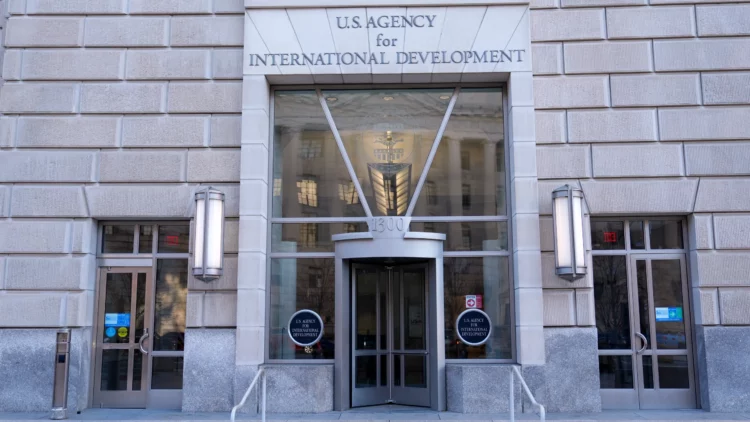 Ish-stafit të USAID-it në SHBA i jepet ultimatum: Për 15 minuta mblidhni sendet nga zyra…