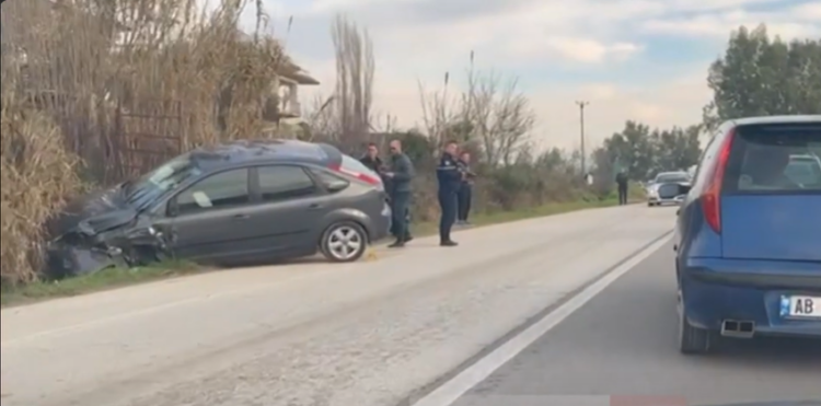 Aksident/ 3 makina përplasen me njëra-tjetrën në aksin Elbasan-Peqin