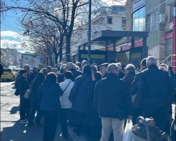 Teliti: Transporti falas i Veliaj kthehet në poshtërim për pensionistët