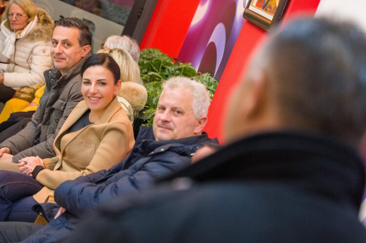 Nën hetim për 4 vepra penale, Ceno Klosi shfaqet në fushatë krah për krah me Ballukun