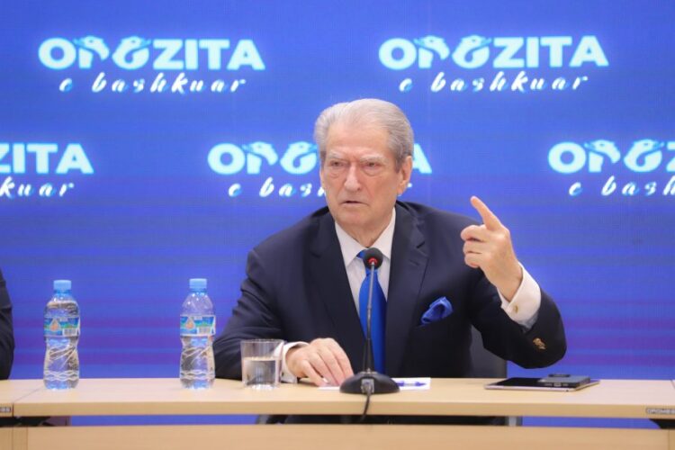 “Duhet nxjerrë me lecka”, Berisha: Pensionistët luftojnë për kafshatën, Rama pi një shishe verë 33 mijë euro