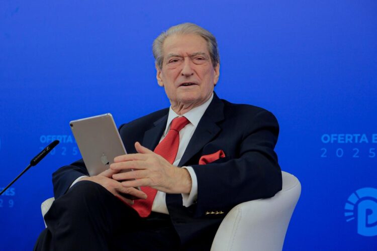 Berisha: Njerëz të pangopur, vetëm Lubi Balluku gëlltiti 12 miliardë euro pa përfunduar një rrugë