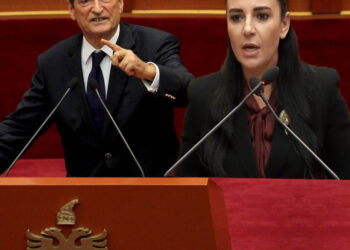 “Lubi Balluku po feston me shishe shampanje për Veliajn”/ Berisha: Tek Erioni do shkojë dhe ajo