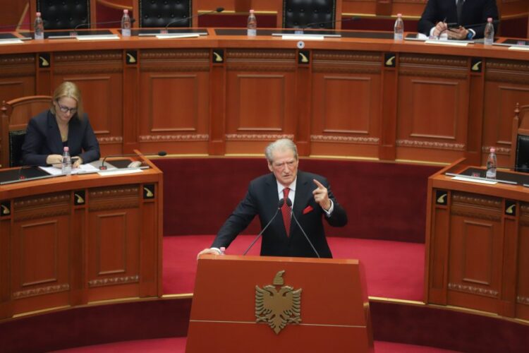 Berisha-Spiropalit: Moj pëllumbeshë, te Erioni do shkosh edhe ti së shpejti