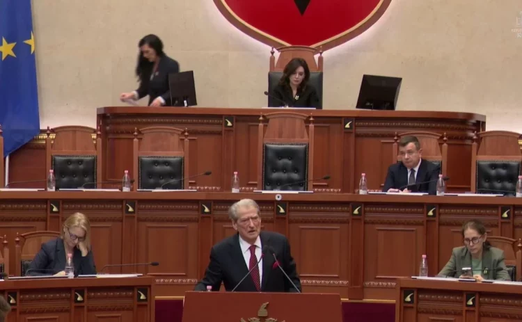 “Ka një Zot dhe një opozitë”, Berisha në kuvend: Kryebanditi Rama të vijë këtu dhe të…