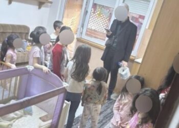 31 fëmijë përfshirë dhe bebe gjenden në qendrën e dyshuar të trafikut në Bosnje